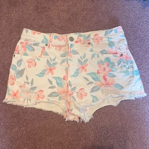 White denim shorts with floral print